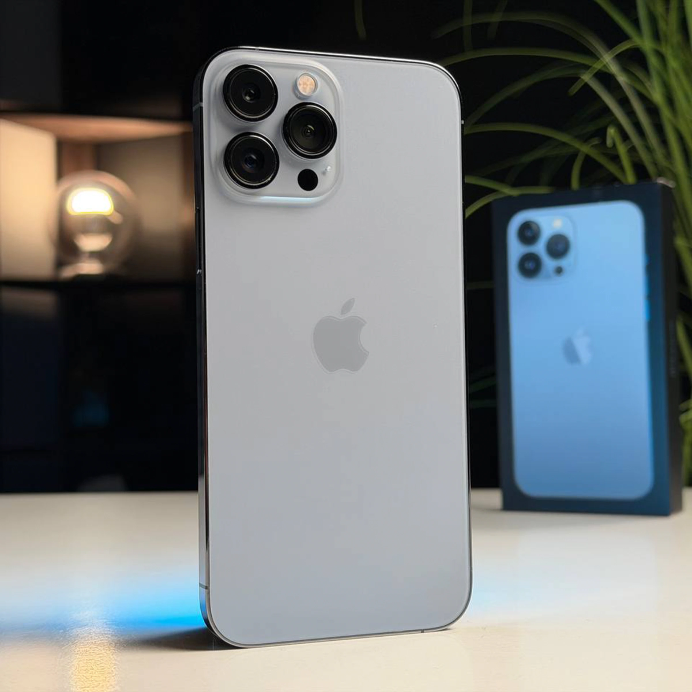 ВЖИВАНИЙ Б/У Apple iPhone 13 Pro Max 256GB Sierra Blue (MLKV3, MLLE3) - Стан: гарний | Акумулятор: 100% | Комплектація: повний | Гарантія: 3 міс.