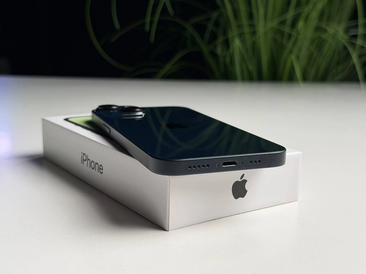 ВЖИВАНИЙ Б/У Apple iPhone 14 128GB Midnight (MPUF3) - Стан: гарний | Акумулятор: 100% | Комплектація: iPhone, кабель | Гарантія: 3 міс.