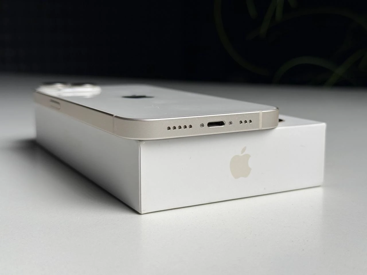 ВЖИВАНИЙ Б/У Apple iPhone 14 128GB Starlight (MPUR3) - Стан: гарний | Акумулятор: 100% | Комплектація: повний | Гарантія: 3 міс.