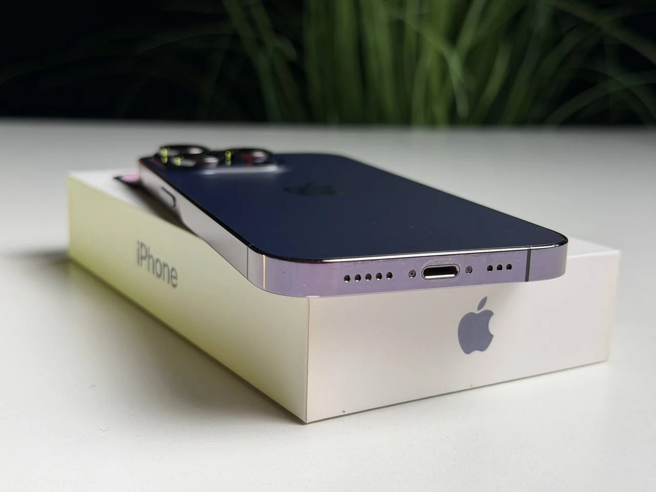 ВЖИВАНИЙ Б/У Apple iPhone 14 Pro 128GB Deep Purple (MQ0G3) - Стан: гарний | Акумулятор: 100% | Комплектація: повний | Гарантія: 3 міс.