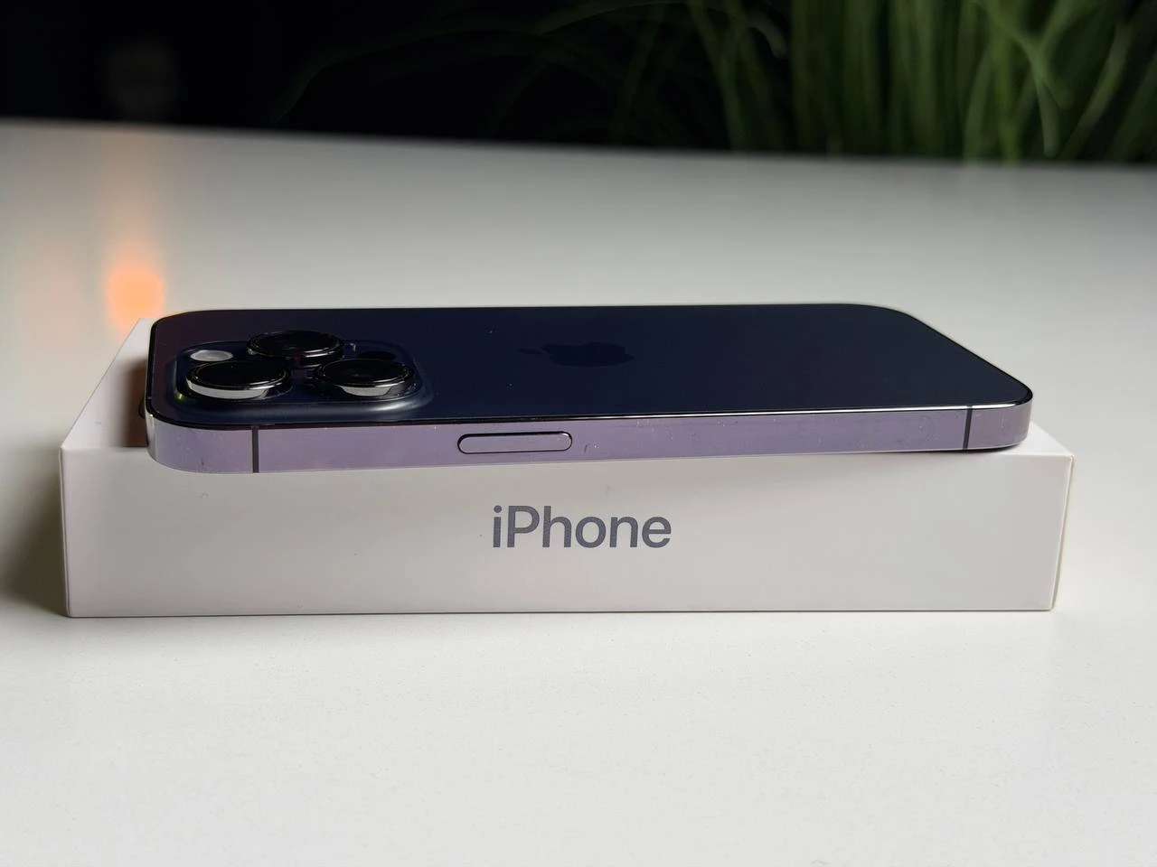 ВЖИВАНИЙ Б/У Apple iPhone 14 Pro 128GB Deep Purple (MQ0G3) - Стан: гарний | Акумулятор: 100% | Комплектація: повний | Гарантія: 3 міс.