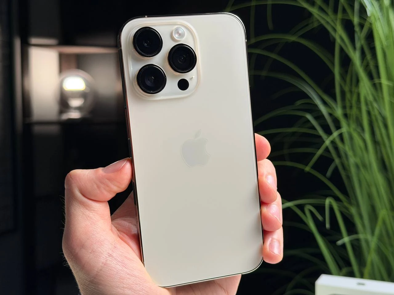 ВЖИВАНИЙ Б/У Apple iPhone 14 Pro 128GB Gold (MQ083) - Стан: гарний | Акумулятор: 100% | Комплектація: повний | Гарантія: 3 міс.