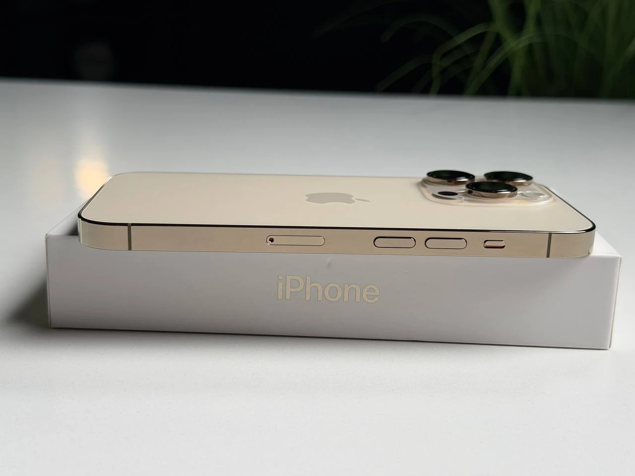 ВЖИВАНИЙ Б/У Apple iPhone 14 Pro 128GB Gold (MQ083) - Стан: гарний | Акумулятор: 100% | Комплектація: повний | Гарантія: 3 міс.