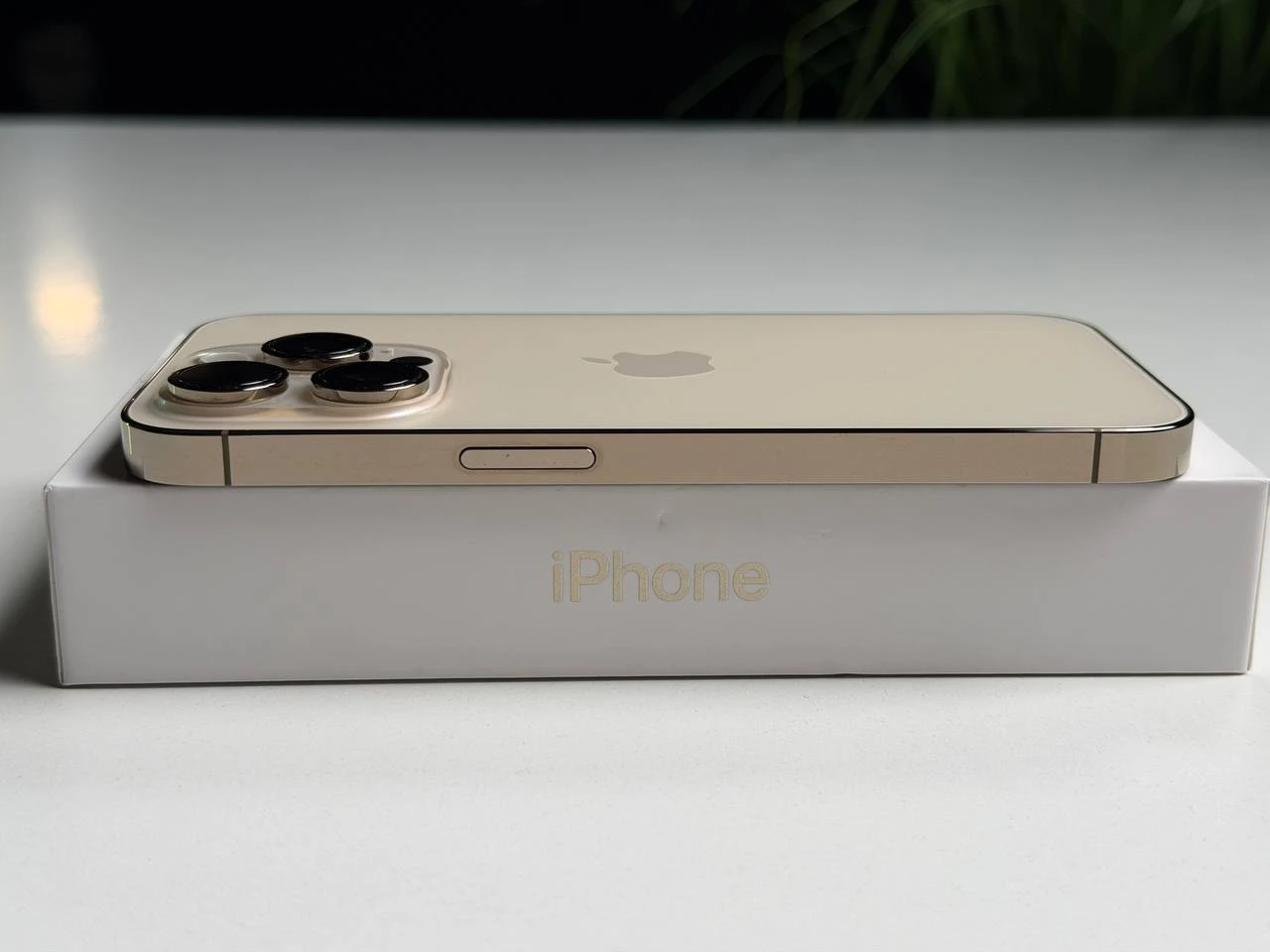 ВЖИВАНИЙ Б/У Apple iPhone 14 Pro 128GB Gold (MQ083) - Стан: гарний | Акумулятор: 100% | Комплектація: повний | Гарантія: 3 міс.