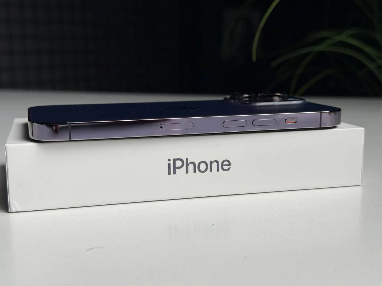 ВЖИВАНИЙ Б/У Apple iPhone 14 Pro 256GB Deep Purple (MQ1F3) - Стан: гарний | Акумулятор: 100% | Комплектація: повний | Гарантія: 3 міс.
