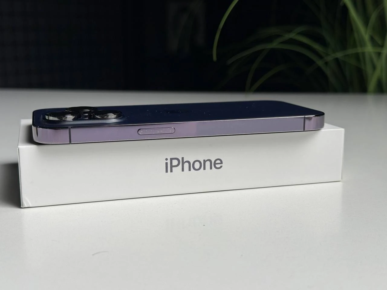 ВЖИВАНИЙ Б/У Apple iPhone 14 Pro 256GB Deep Purple (MQ1F3) - Стан: гарний | Акумулятор: 100% | Комплектація: повний | Гарантія: 3 міс.