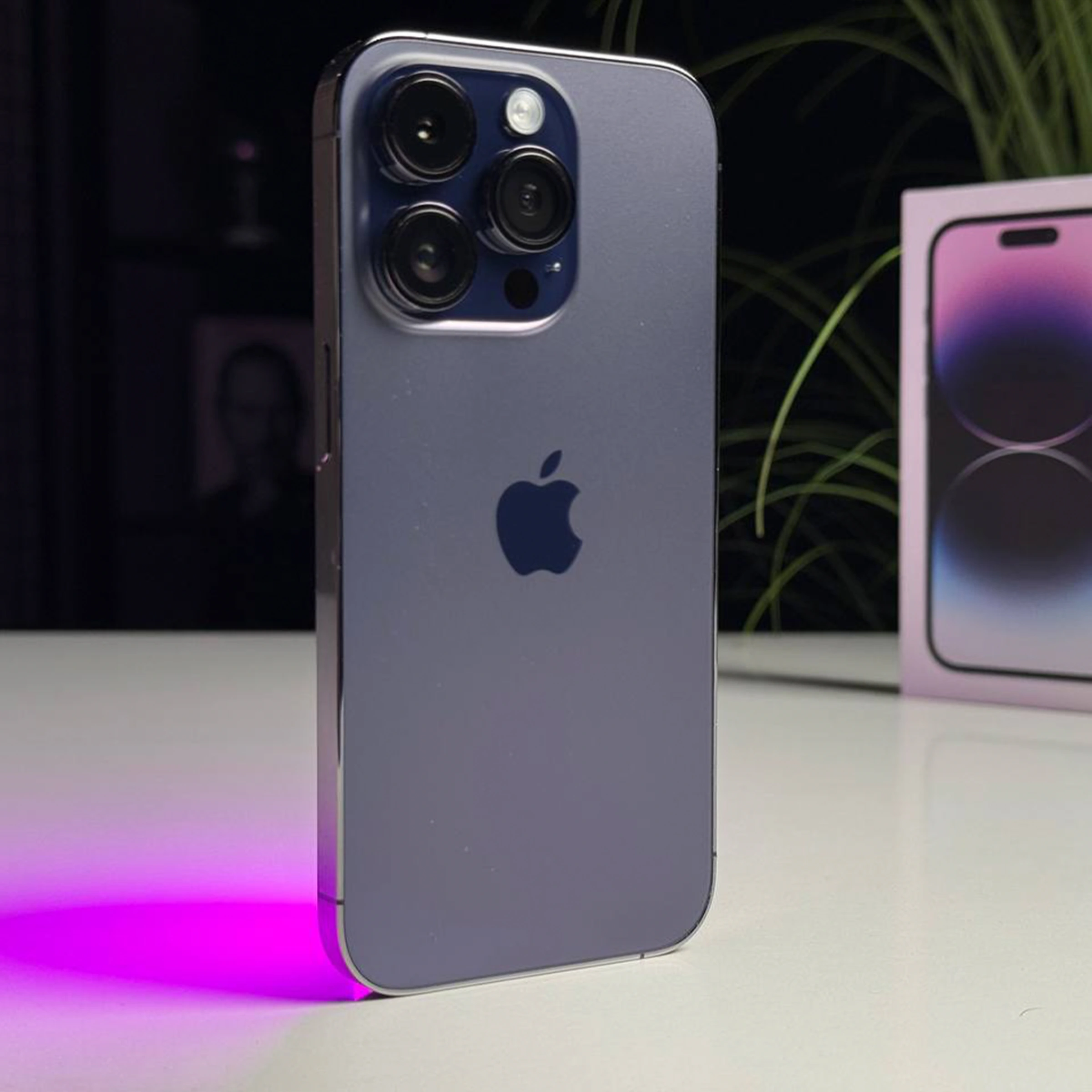 ВЖИВАНИЙ Б/У Apple iPhone 14 Pro 256GB Deep Purple (MQ1F3) - Стан: гарний | Акумулятор: 100% | Комплектація: повний | Гарантія: 3 міс.