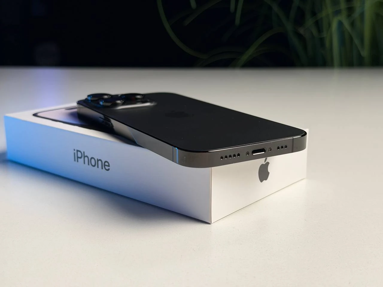 ВЖИВАНИЙ Б/У Apple iPhone 14 Pro 256GB Space Black (MQ0T3) - Состояние: хороший | Аккумулятор: 100% | Комплектация: полный | Гарантия: 3 мес.