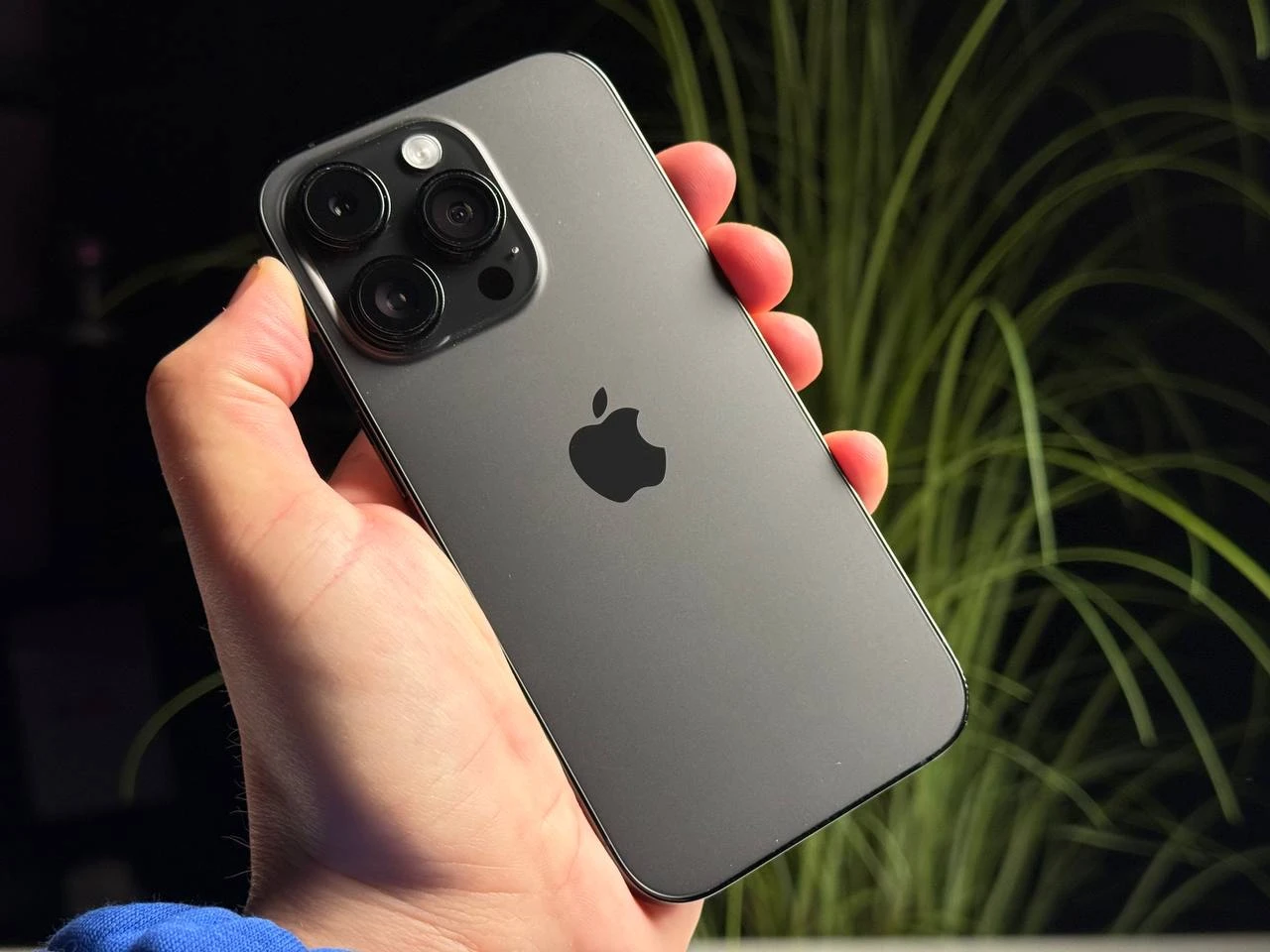 ВЖИВАНИЙ Б/У Apple iPhone 14 Pro 256GB Space Black (MQ0T3) - Состояние: хороший | Аккумулятор: 100% | Комплектация: iPhone, кабель | Гарантия: 3 мес.