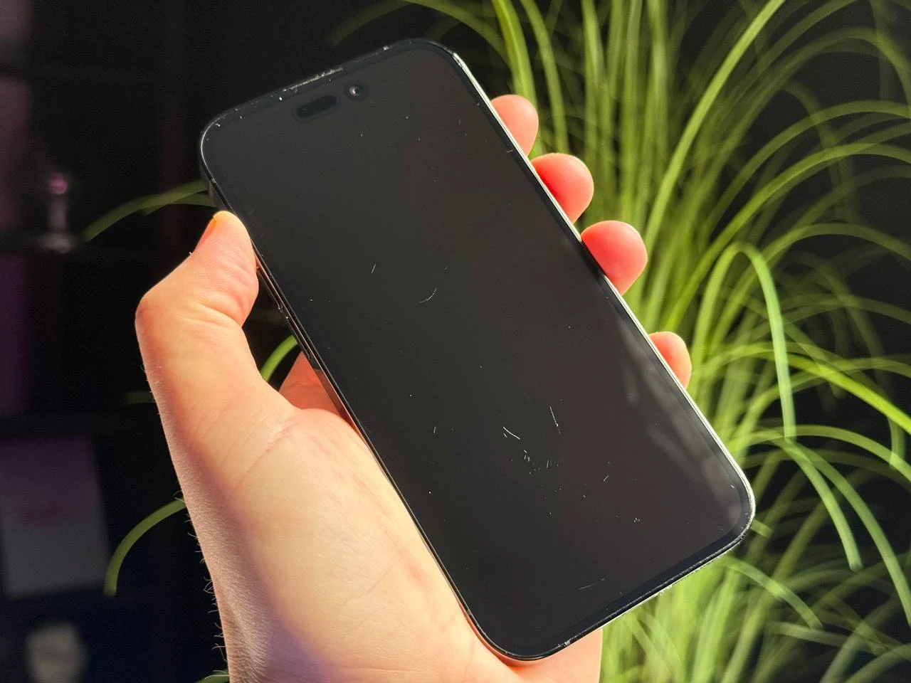 ВЖИВАНИЙ Б/У Apple iPhone 14 Pro 256GB Space Black (MQ0T3) - Состояние: хороший | Аккумулятор: 100% | Комплектация: iPhone, кабель | Гарантия: 3 мес.