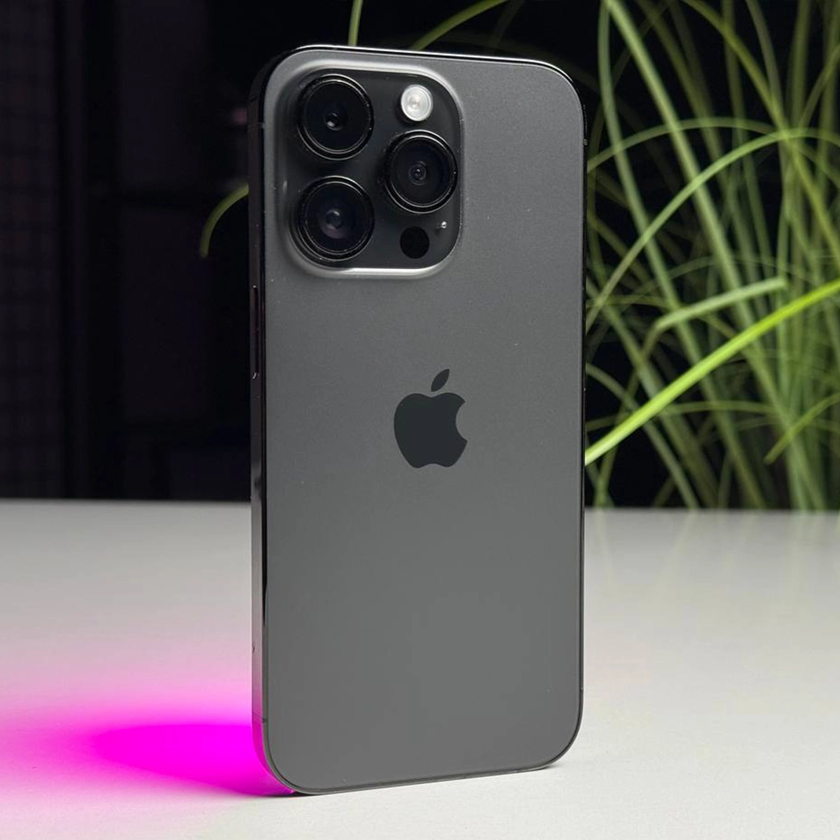 ВЖИВАНИЙ Б/У Apple iPhone 14 Pro 256GB Space Black (MQ0T3) - Состояние: хороший | Аккумулятор: 100% | Комплектация: iPhone, кабель | Гарантия: 3 мес.