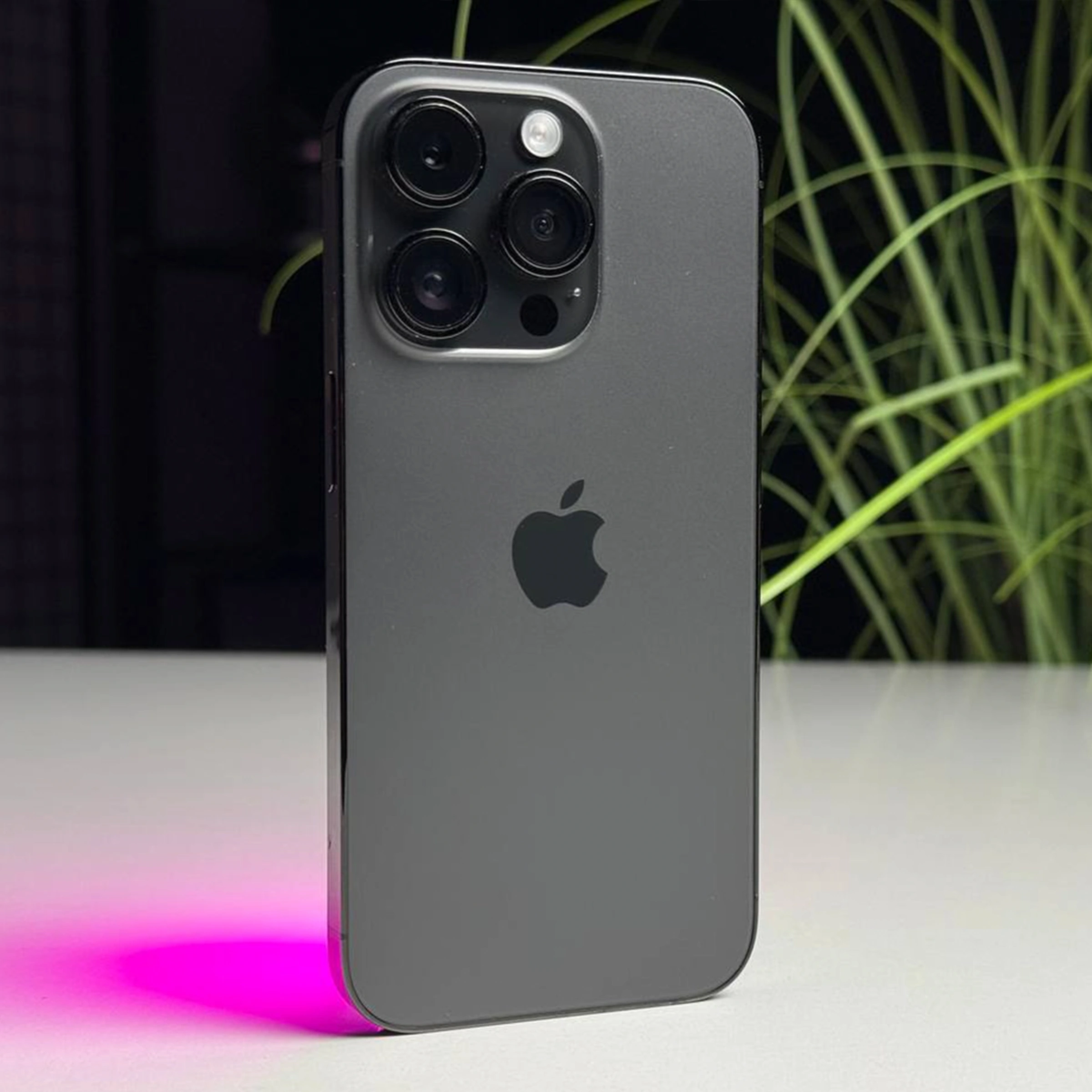 ВЖИВАНИЙ Б/У Apple iPhone 14 Pro 256GB Space Black (MQ0T3) - Состояние: хороший | Аккумулятор: 100% | Комплектация: iPhone, кабель | Гарантия: 3 мес.