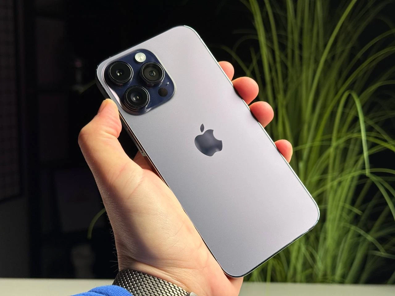 ВЖИВАНИЙ Б/У Apple iPhone 14 Pro Max 1TB Deep Purple eSim (MQ953) - Состояние: хороший | Аккумулятор: 100% | Комплектация: iPhone, кабель | Гарантия: 3 мес.