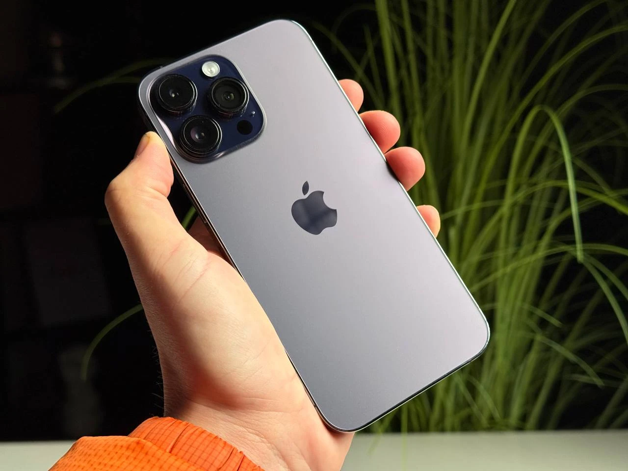 ВЖИВАНИЙ Б/У Apple iPhone 14 Pro Max 256GB Deep Purple (MQ9X3) - Состояние: хороший | Аккумулятор: 100% | Комплектация: iPhone, кабель | Гарантия: 3 мес.