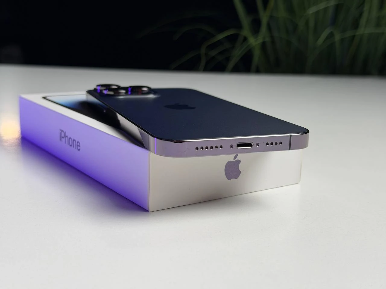 ВЖИВАНИЙ Б/У Apple iPhone 14 Pro Max 256GB Deep Purple (MQ9X3) - Состояние: удовлетворительный | Аккумулятор: 100% | Комплектация: полный | Гарантия: 3 мес.