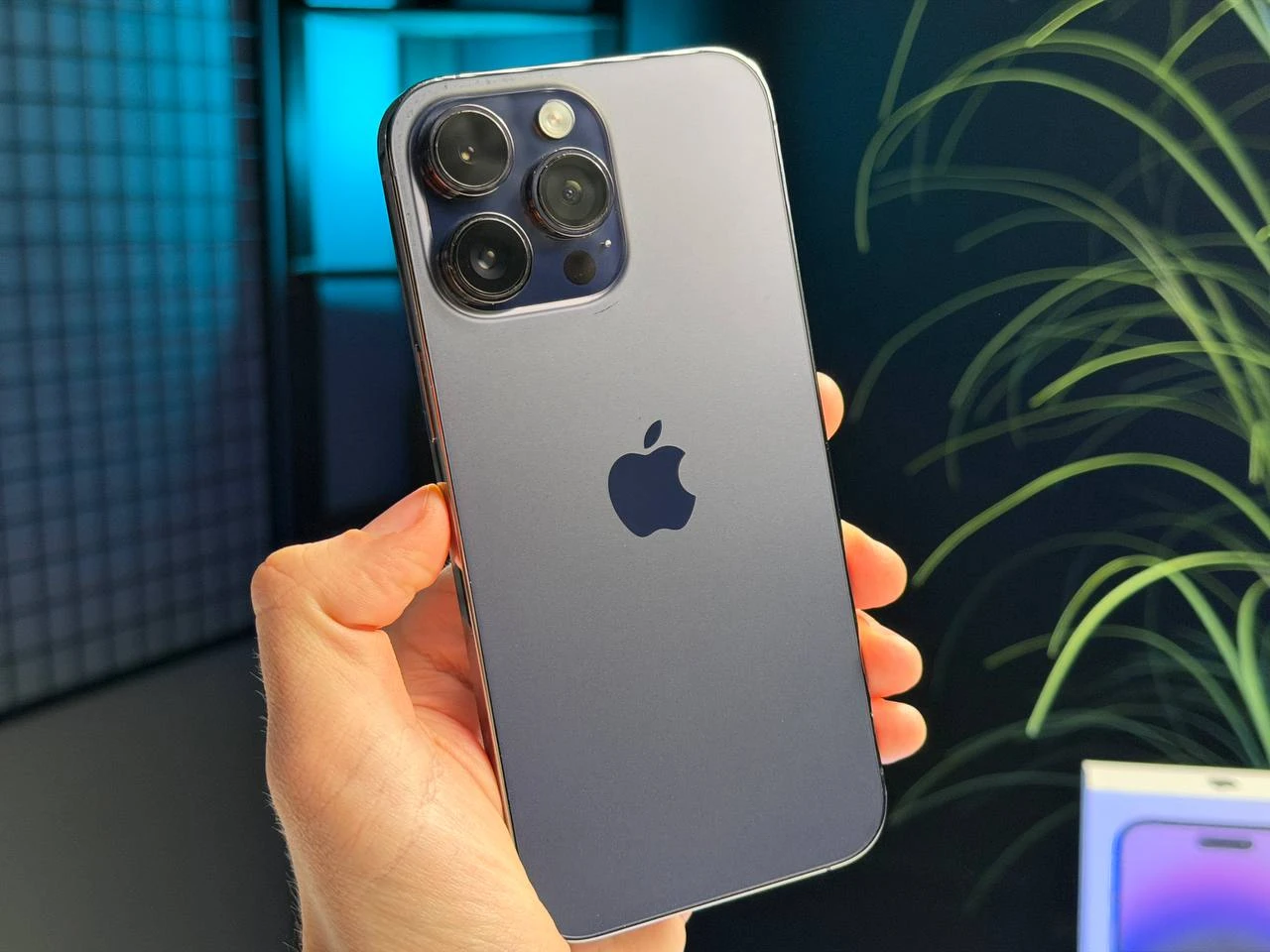 ВЖИВАНИЙ Б/У Apple iPhone 14 Pro Max 256GB Deep Purple (MQ9X3) - Стан: гарний | Акумулятор: 100% | Комплектація: повний | Гарантія: 3 міс.