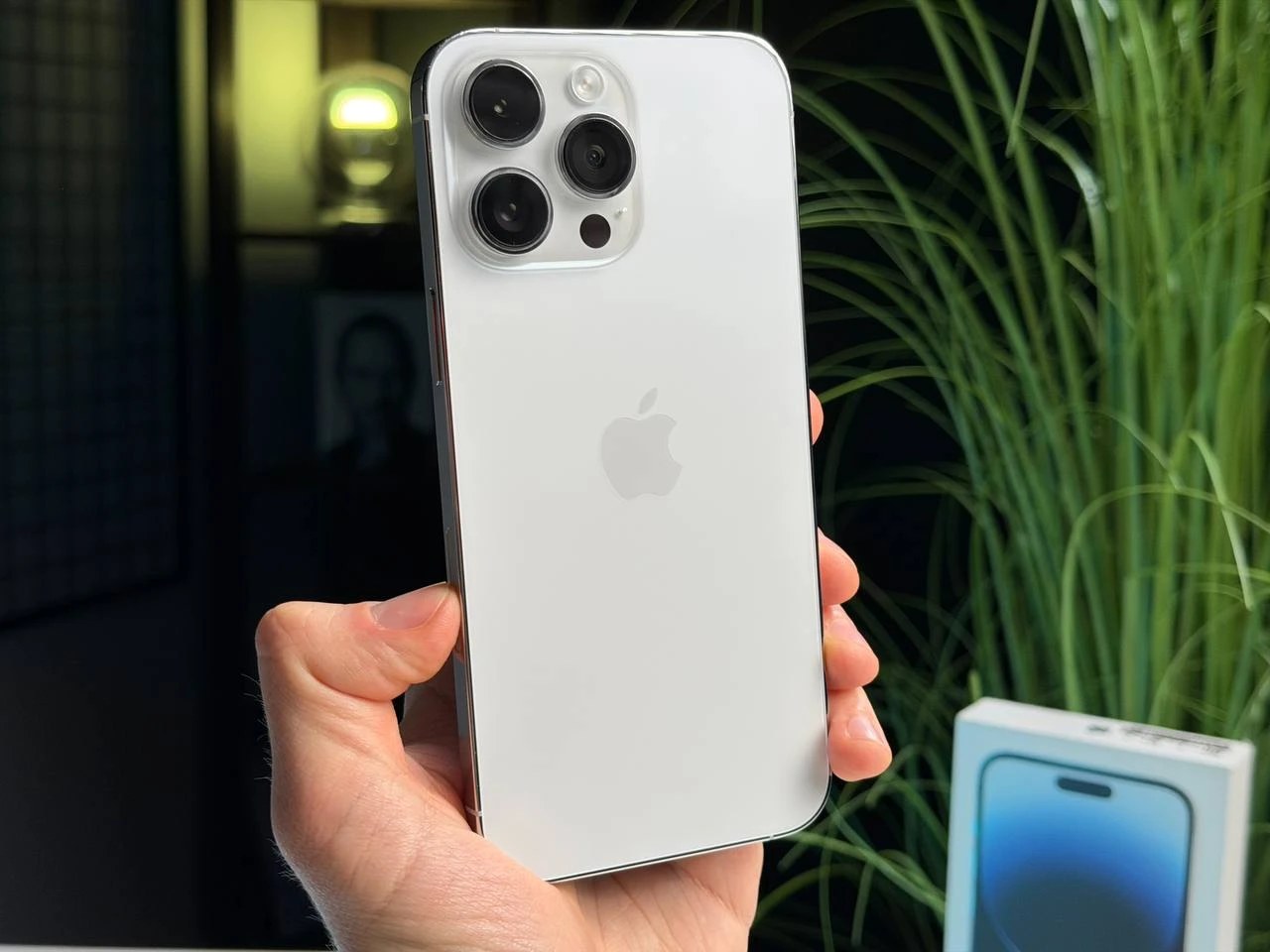 ВЖИВАНИЙ Б/У Apple iPhone 14 Pro Max 256GB Silver eSim (MQ8U3) - Стан: гарний | Акумулятор: 100% | Комплектація: повний | Гарантія: 3 міс.