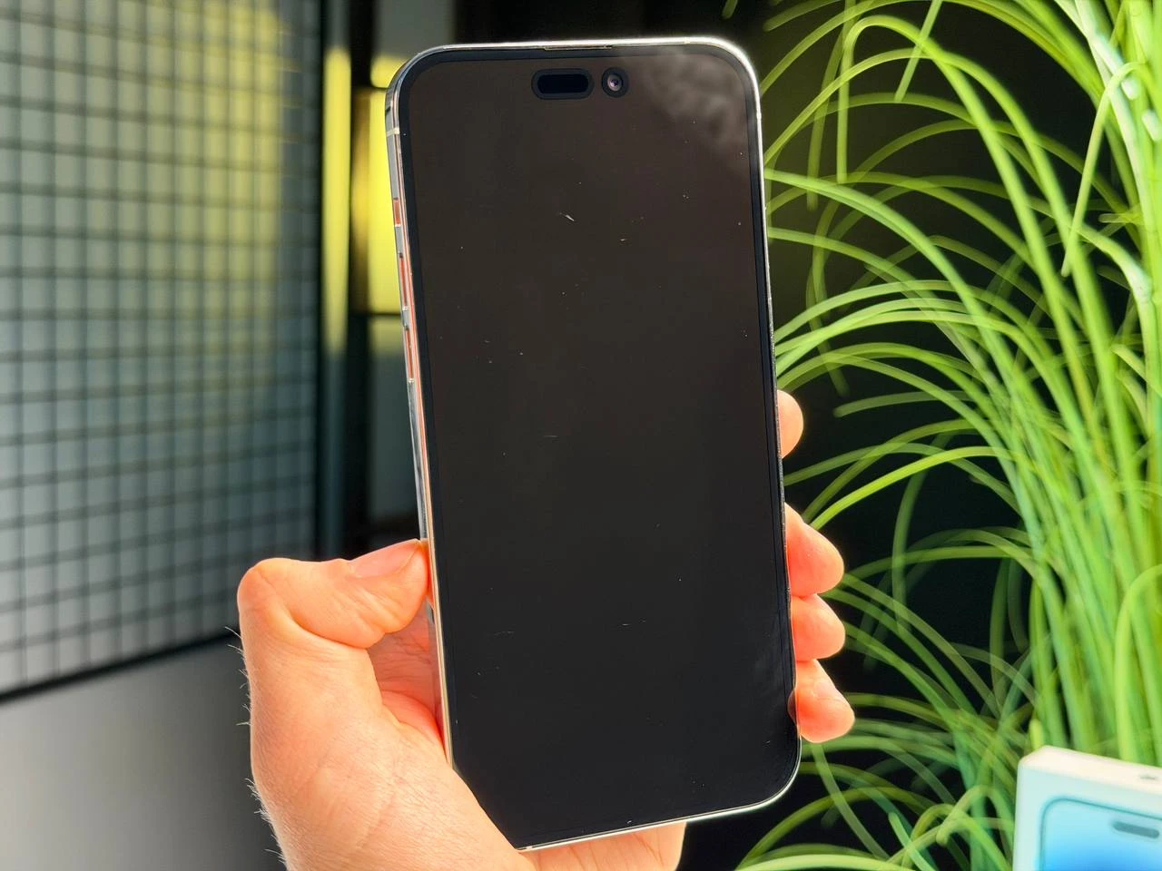 ВЖИВАНИЙ Б/У Apple iPhone 14 Pro Max 256GB Silver eSim (MQ8U3) - Стан: гарний | Акумулятор: 100% | Комплектація: повний | Гарантія: 3 міс.