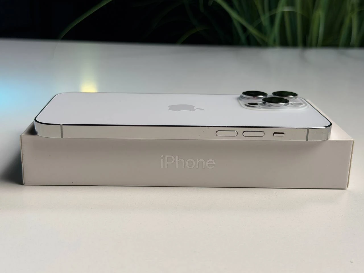 ВЖИВАНИЙ Б/У Apple iPhone 14 Pro Max 256GB Silver eSim (MQ8U3) - Стан: гарний | Акумулятор: 100% | Комплектація: повний | Гарантія: 3 міс.