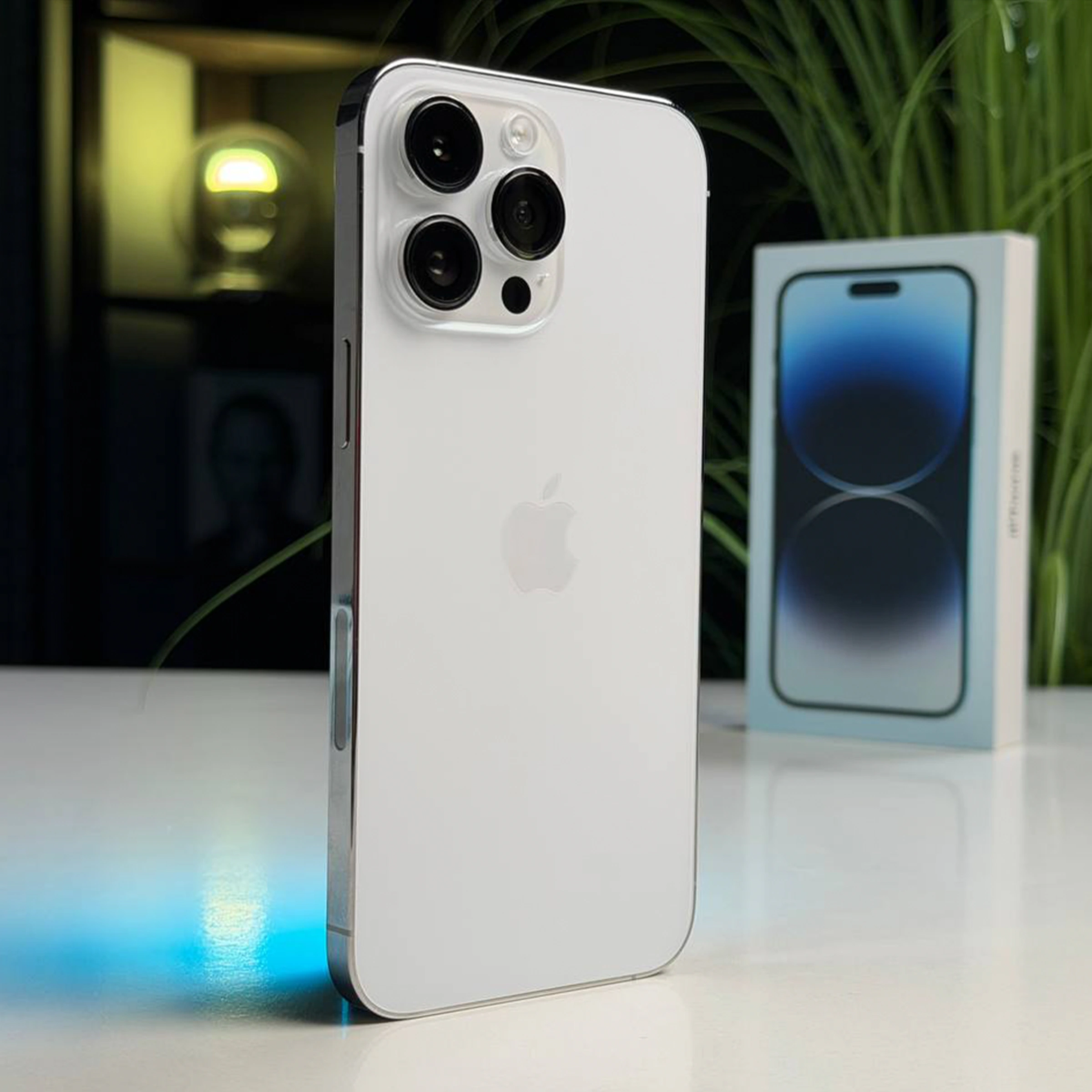 ВЖИВАНИЙ Б/У Apple iPhone 14 Pro Max 256GB Silver eSim (MQ8U3) - Стан: гарний | Акумулятор: 100% | Комплектація: повний | Гарантія: 3 міс.