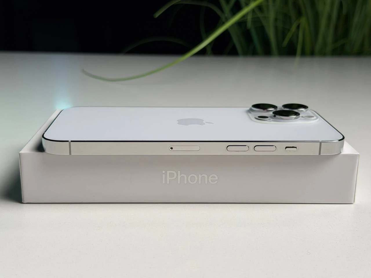 ВЖИВАНИЙ Б/У Apple iPhone 14 Pro Max 256GB Silver (MQ9V3) - Состояние: хороший | Аккумулятор: 100% | Комплектация: полный | Гарантия: 3 мес.