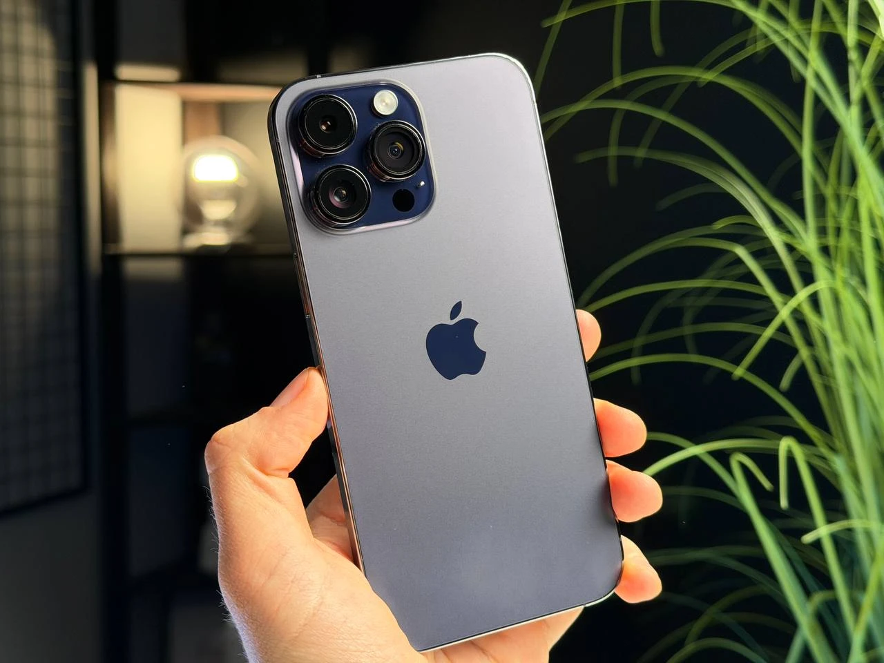 ВЖИВАНИЙ Б/У Apple iPhone 14 Pro Max 512GB Deep Purple (MQAM3) - Состояние: хороший | Аккумулятор: 100% | Комплектация: iPhone, кабель | Гарантия: 3 мес.