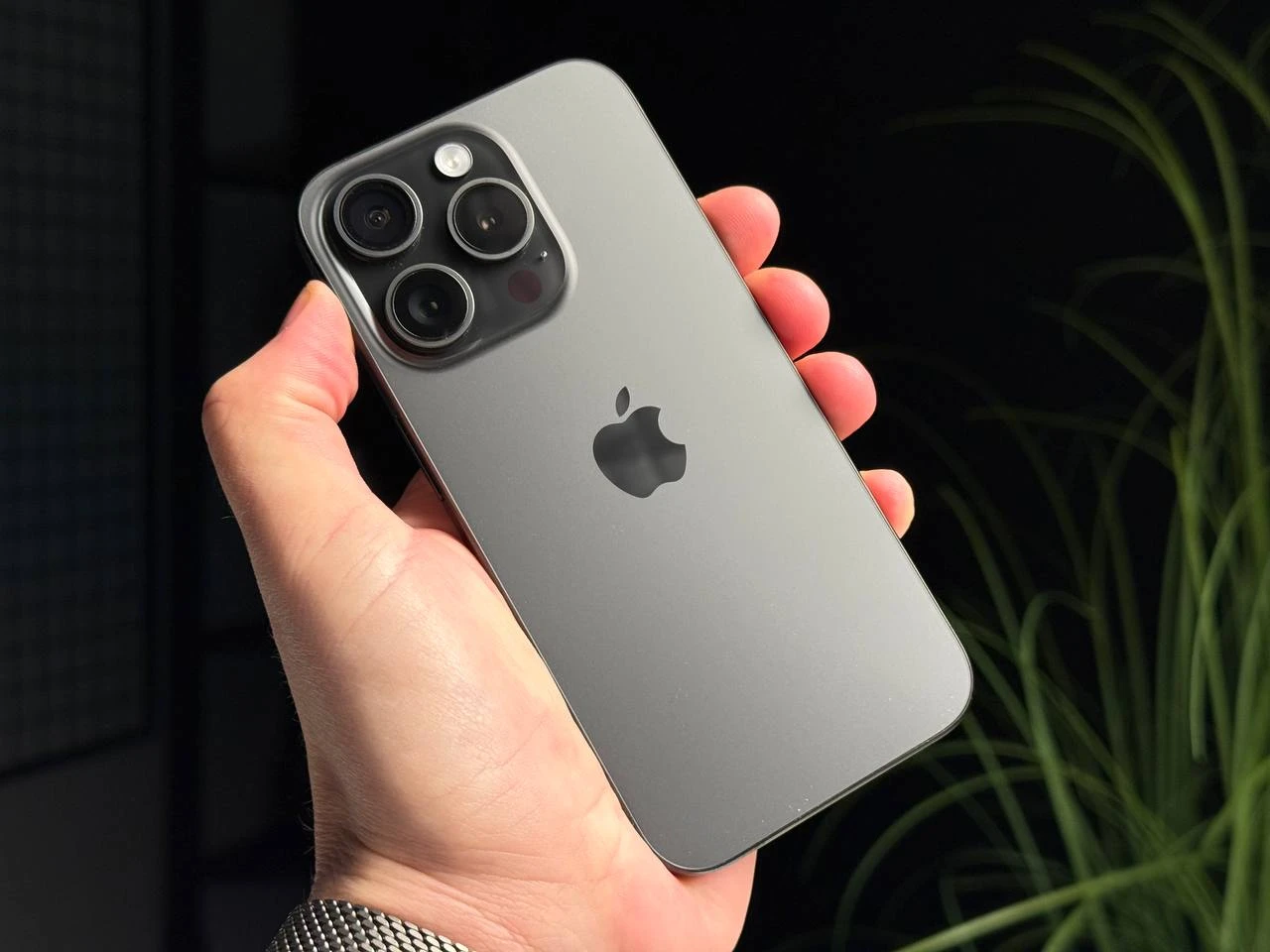 ВЖИВАНИЙ Б/У Apple iPhone 15 Pro 128GB Black Titanium (MTUV3) - Стан: гарний | Акумулятор: 100% | Комплектація: iPhone, кабель | Гарантія: 3 міс.