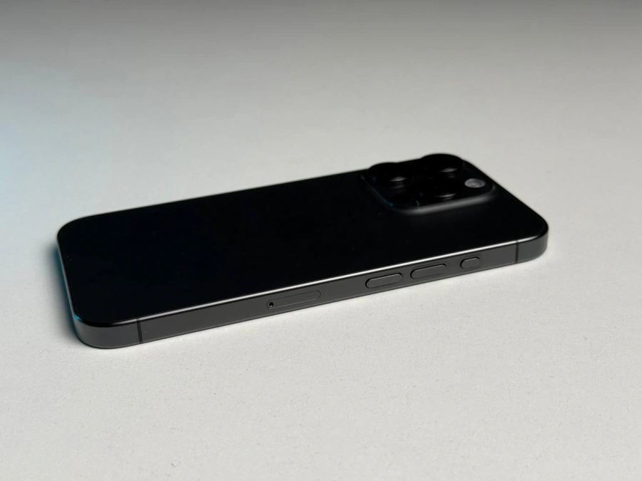 ВЖИВАНИЙ Б/У Apple iPhone 15 Pro 128GB Black Titanium (MTUV3) - Стан: гарний | Акумулятор: 100% | Комплектація: iPhone, кабель | Гарантія: 3 міс.