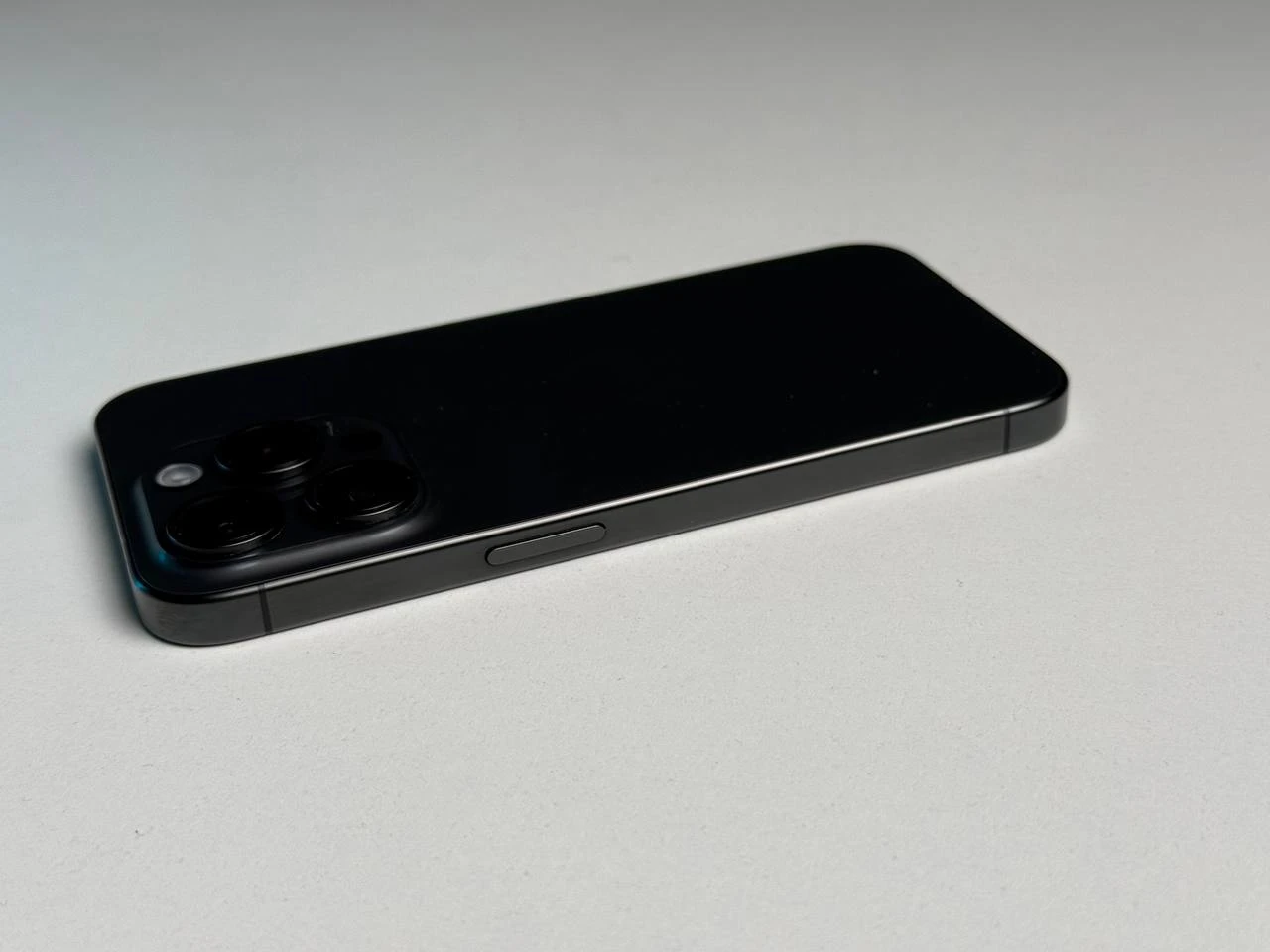 ВЖИВАНИЙ Б/У Apple iPhone 15 Pro 128GB Black Titanium (MTUV3) - Стан: гарний | Акумулятор: 100% | Комплектація: iPhone, кабель | Гарантія: 3 міс.