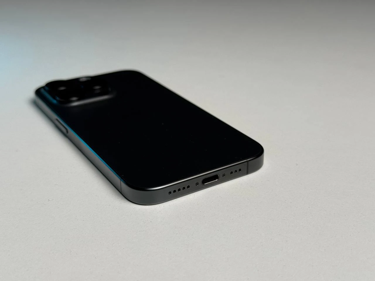 ВЖИВАНИЙ Б/У Apple iPhone 15 Pro 128GB Black Titanium (MTUV3) - Стан: гарний | Акумулятор: 100% | Комплектація: iPhone, кабель | Гарантія: 3 міс.