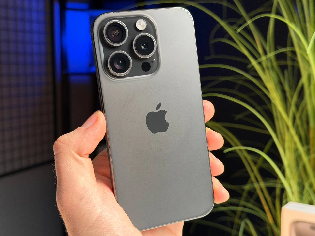 ВЖИВАНИЙ Б/У Apple iPhone 15 Pro 128GB Black Titanium (MTUV3) - Стан: гарний | Акумулятор: 100% | Комплектація: повний | Гарантія: 3 міс.