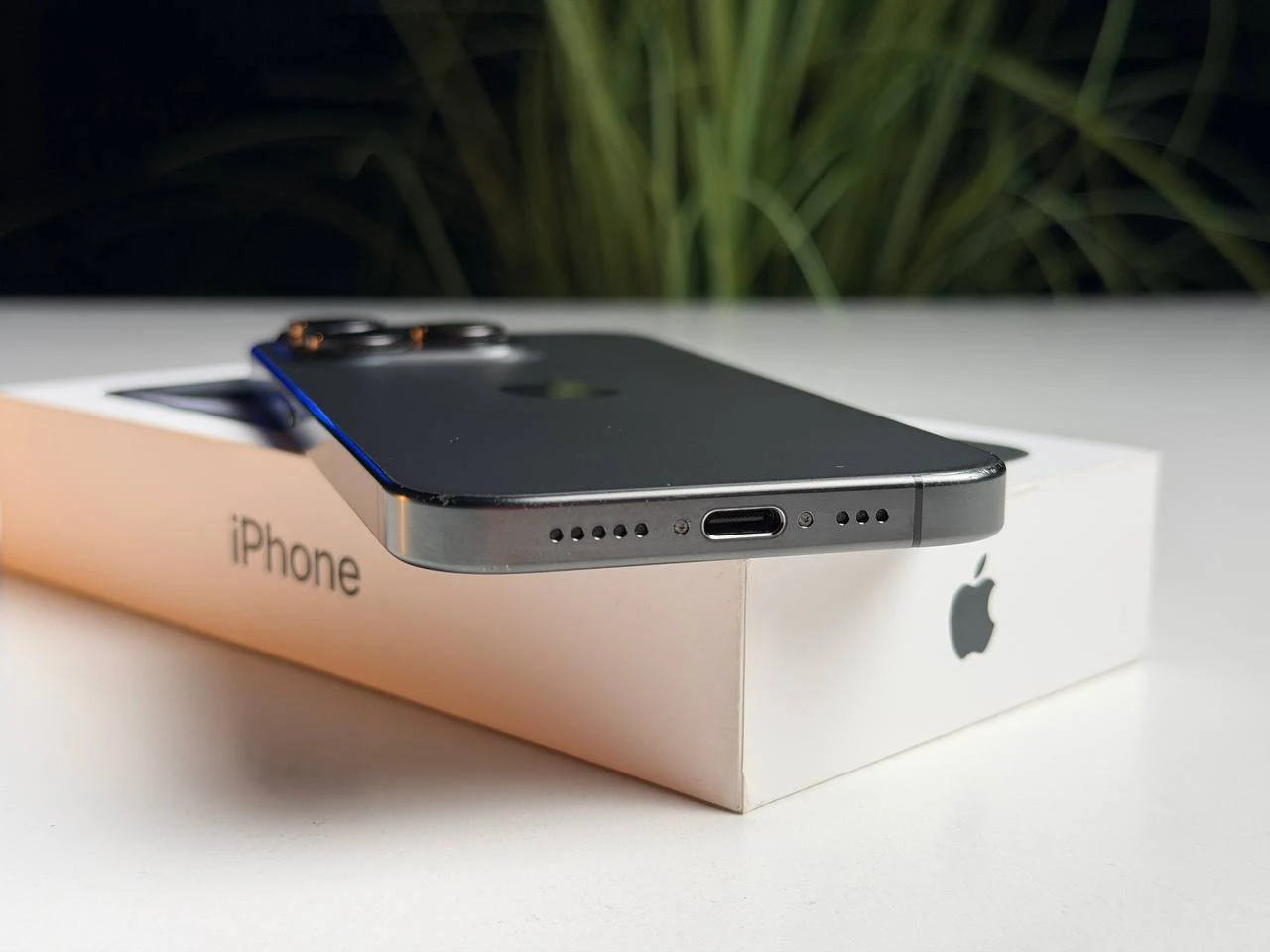 ВЖИВАНИЙ Б/У Apple iPhone 15 Pro 128GB Black Titanium (MTUV3) - Стан: гарний | Акумулятор: 100% | Комплектація: повний | Гарантія: 3 міс.