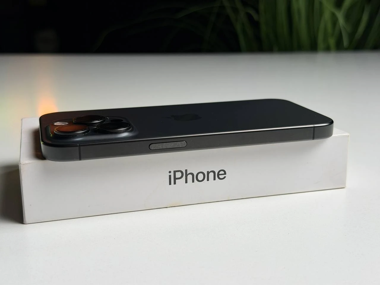 ВЖИВАНИЙ Б/У Apple iPhone 15 Pro 256GB Black Titanium (MTV13) - Стан: гарний | Акумулятор: 88% | Комплектація: повний | Гарантія: 3 міс.