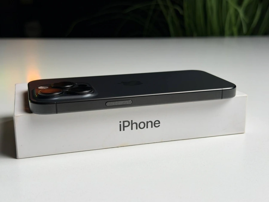 ВЖИВАНИЙ Б/У Apple iPhone 15 Pro 256GB Black Titanium (MTV13) - Стан: гарний | Акумулятор: 88% | Комплектація: повний | Гарантія: 3 міс.