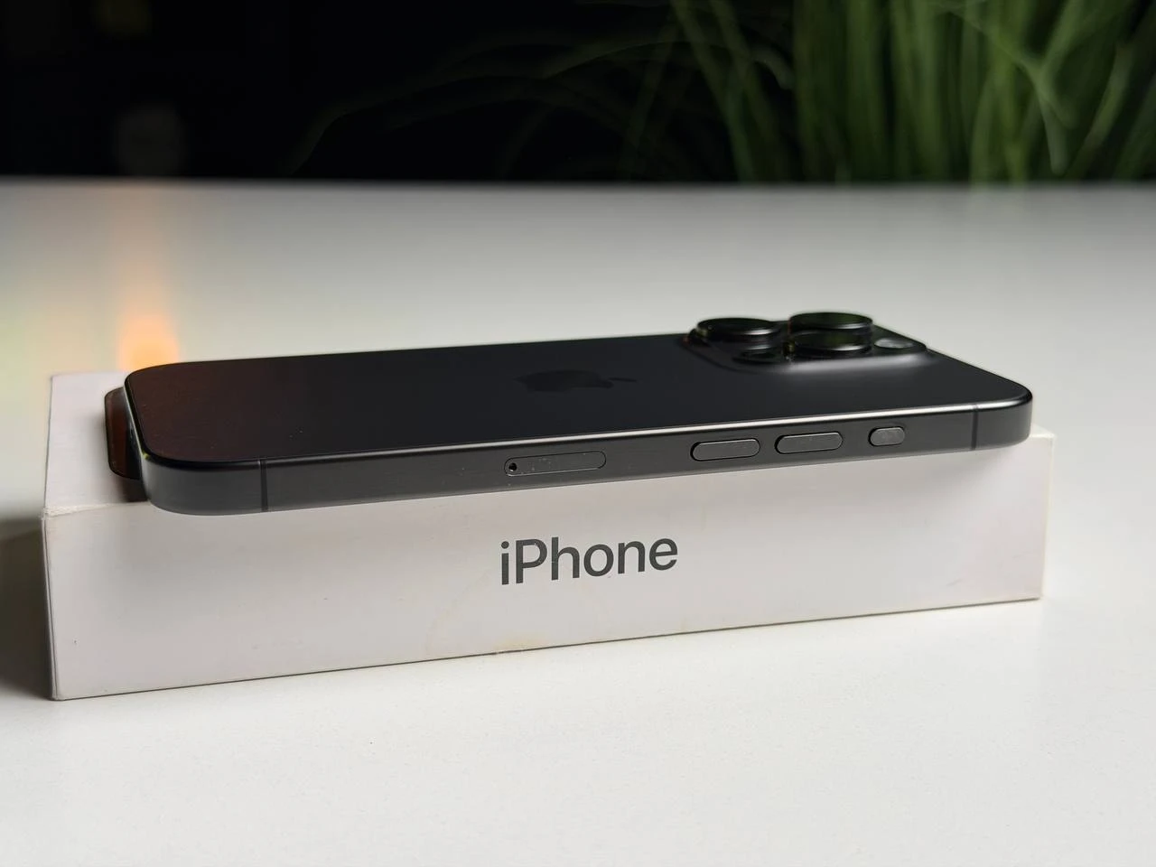 ВЖИВАНИЙ Б/У Apple iPhone 15 Pro 256GB Black Titanium (MTV13) - Стан: гарний | Акумулятор: 88% | Комплектація: повний | Гарантія: 3 міс.