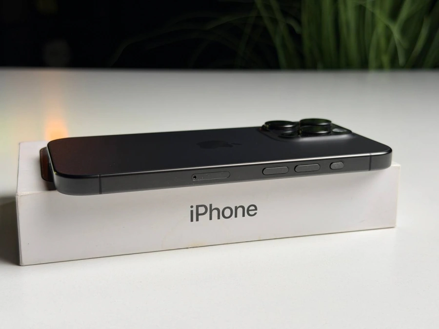 ВЖИВАНИЙ Б/У Apple iPhone 15 Pro 256GB Black Titanium (MTV13) - Стан: гарний | Акумулятор: 88% | Комплектація: повний | Гарантія: 3 міс.