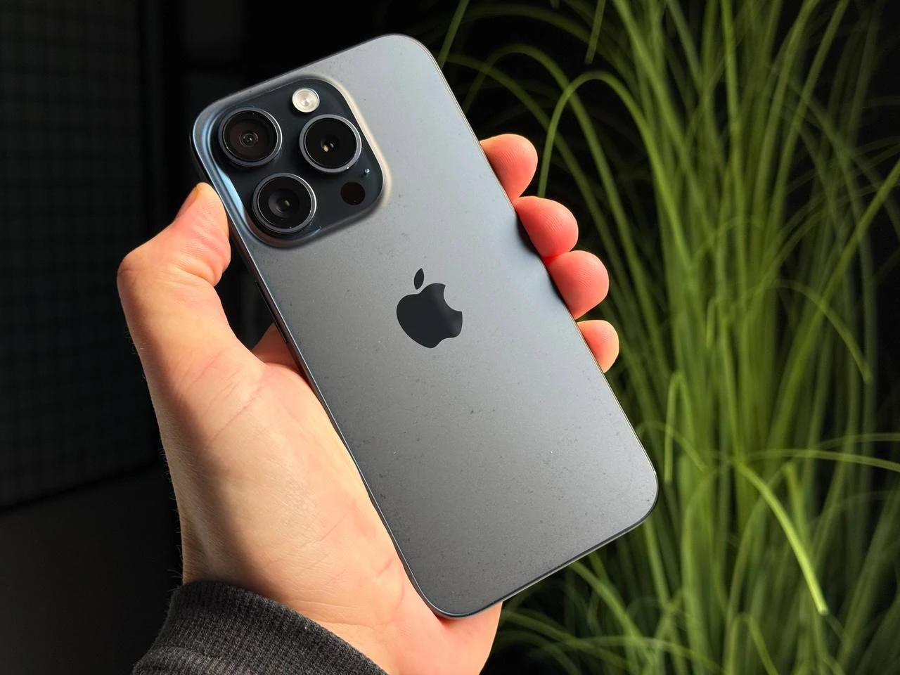 ВЖИВАНИЙ Б/У Apple iPhone 15 Pro 256GB Blue Titanium (MTV63) - Состояние: хороший | Аккумулятор: 88% | Комплектация: iPhone, кабель | Гарантия: 3 мес.