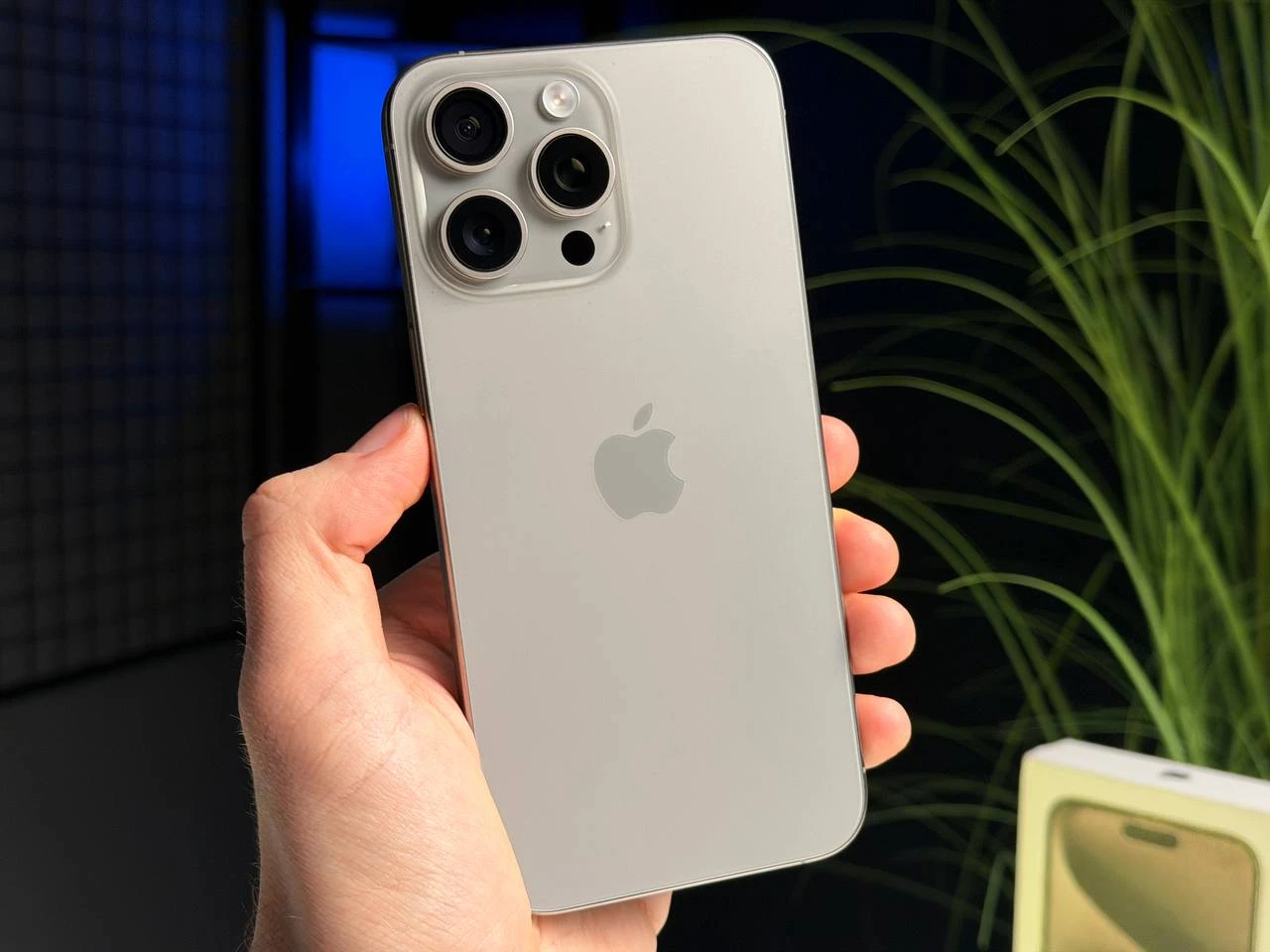 ВЖИВАНИЙ Б/У Apple iPhone 15 Pro Max 1TB Natural Titanium (MU7J3) - Стан: гарний | Акумулятор: 100% | Комплектація: повний | Гарантія: 3 міс.