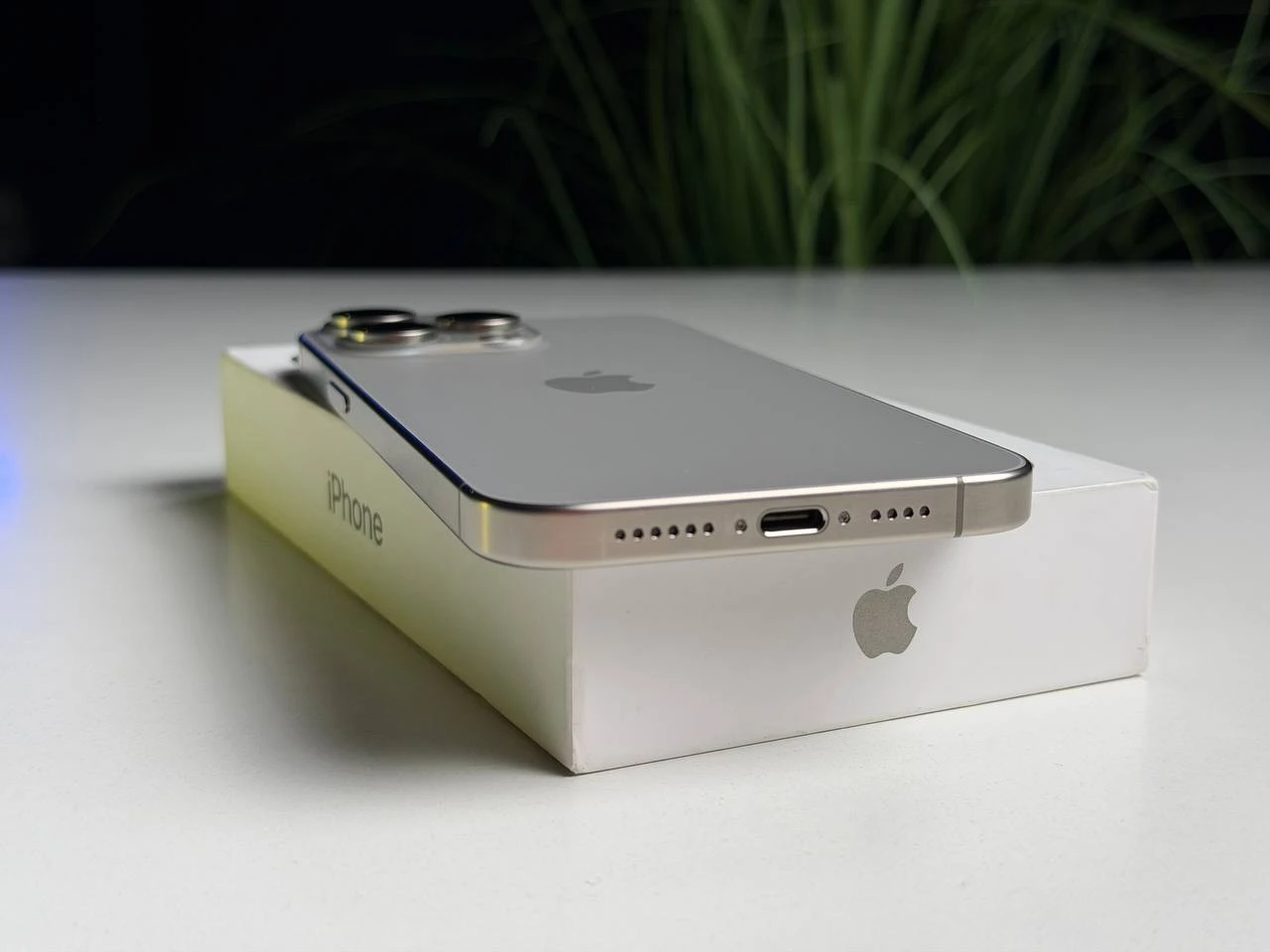 ВЖИВАНИЙ Б/У Apple iPhone 15 Pro Max 1TB Natural Titanium (MU7J3) - Стан: гарний | Акумулятор: 100% | Комплектація: повний | Гарантія: 3 міс.