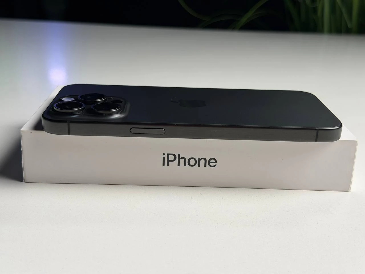 ВЖИВАНИЙ Б/У Apple iPhone 15 Pro Max 256GB Black Titanium (MU773) - Стан: гарний | Акумулятор: 100% | Комплектація: повний | Гарантія: 3 міс.