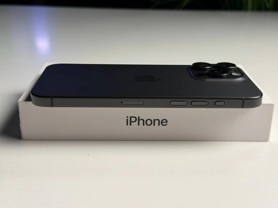 ВЖИВАНИЙ Б/У Apple iPhone 15 Pro Max 256GB Black Titanium (MU773) - Стан: гарний | Акумулятор: 100% | Комплектація: повний | Гарантія: 3 міс.