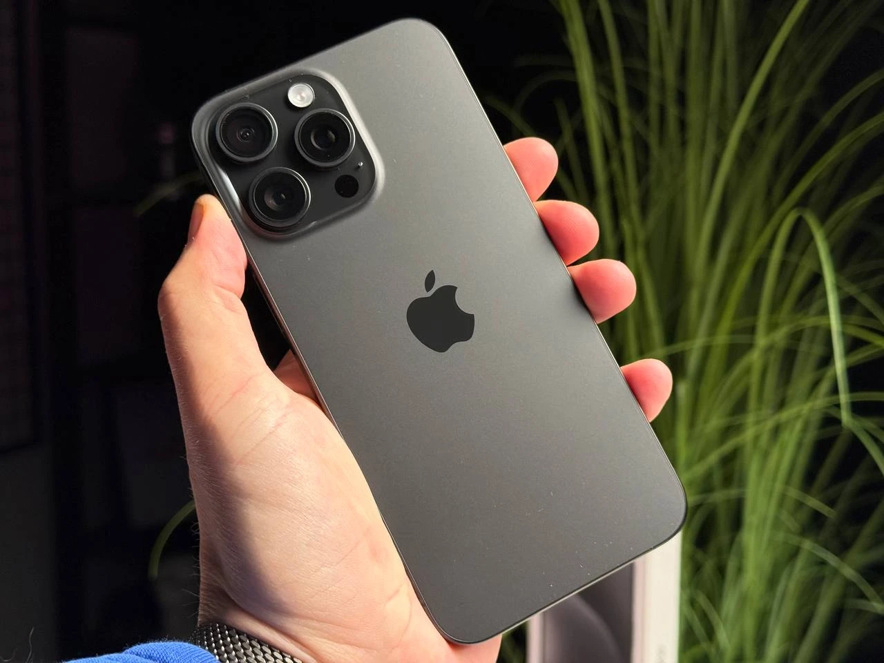 ВЖИВАНИЙ Б/У Apple iPhone 15 Pro Max 256GB Black Titanium (MU773) - Состояние: хороший | Аккумулятор: 89% | Комплектация: полный | Гарантия: 3 мес.