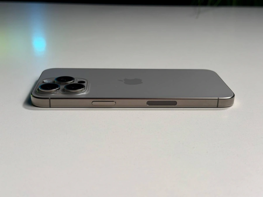 ВЖИВАНИЙ Б/У Apple iPhone 15 Pro Max 256GB Natural Titanium eSim (MU683) - Состояние: хороший | Аккумулятор: 100% | Комплектация: iPhone, кабель | Гарантия: 3 мес.