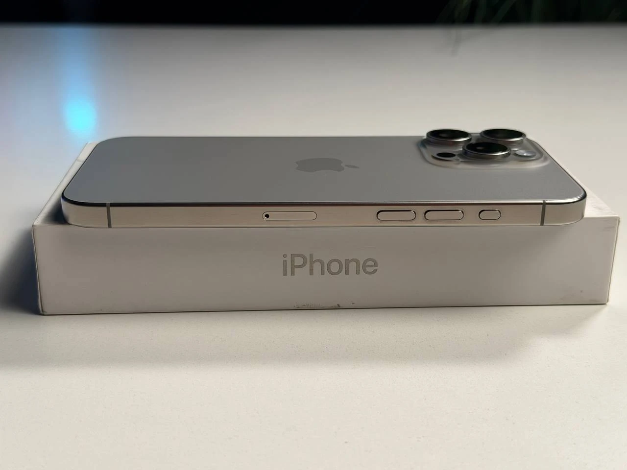 ВЖИВАНИЙ Б/У Apple iPhone 15 Pro Max 256GB Natural Titanium (MU793) - Стан: гарний | Акумулятор: 100% | Комплектація: повний | Гарантія: 3 міс.