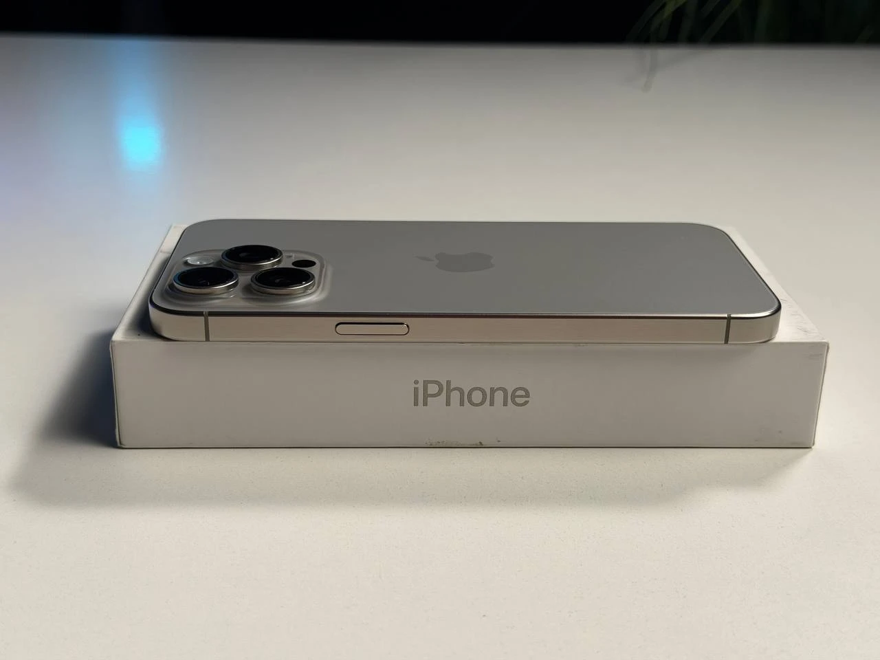 ВЖИВАНИЙ Б/У Apple iPhone 15 Pro Max 256GB Natural Titanium (MU793) - Стан: гарний | Акумулятор: 100% | Комплектація: повний | Гарантія: 3 міс.