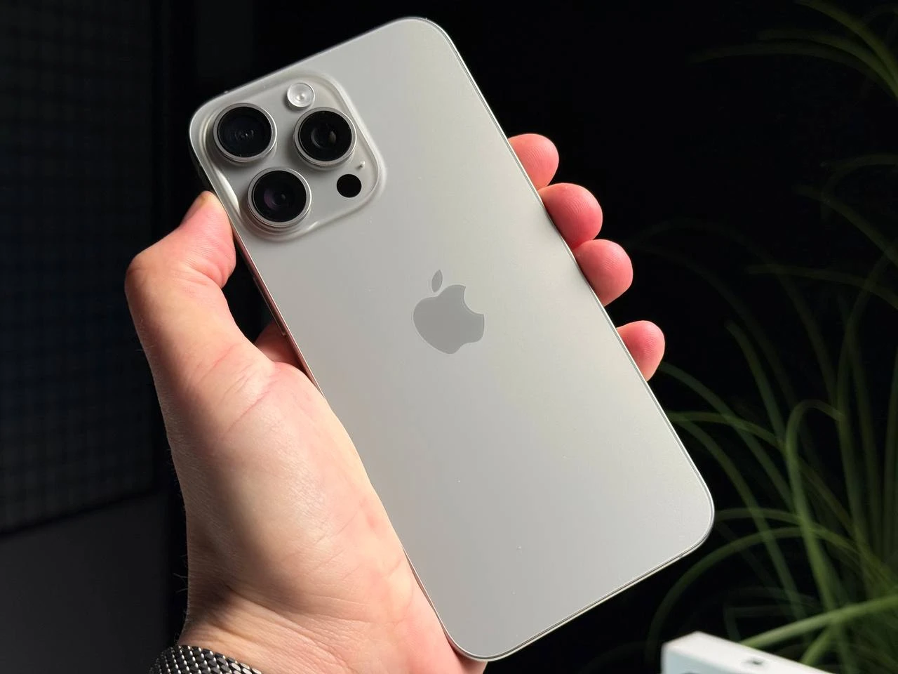 ВЖИВАНИЙ Б/У Apple iPhone 15 Pro Max 256GB Natural Titanium (MU793) - Стан: ідеальний | Акумулятор: 92% | Комплектація: повний | Гарантія: 3 міс.