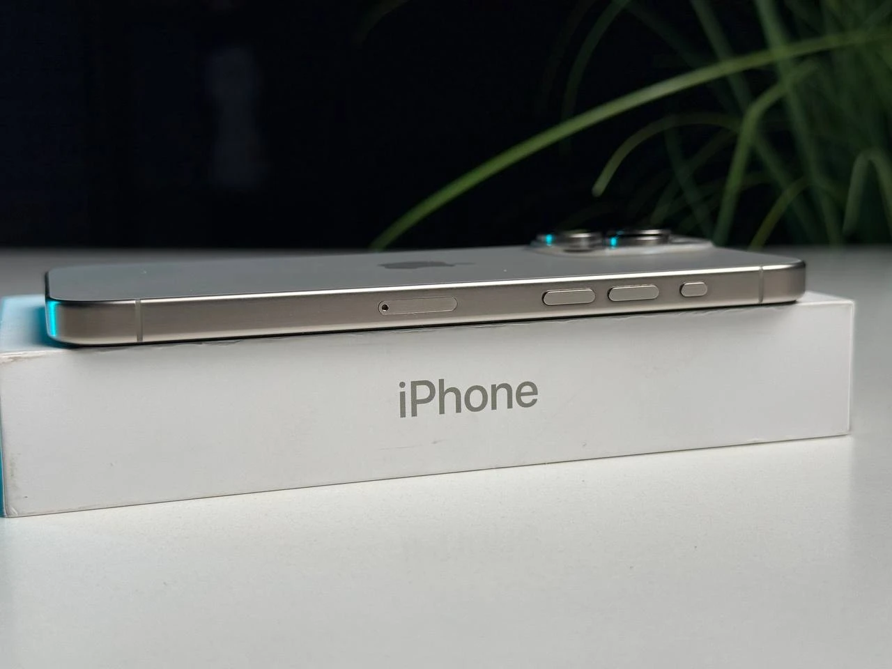 ВЖИВАНИЙ Б/У Apple iPhone 15 Pro Max 256GB Natural Titanium (MU793) - Стан: ідеальний | Акумулятор: 92% | Комплектація: повний | Гарантія: 3 міс.