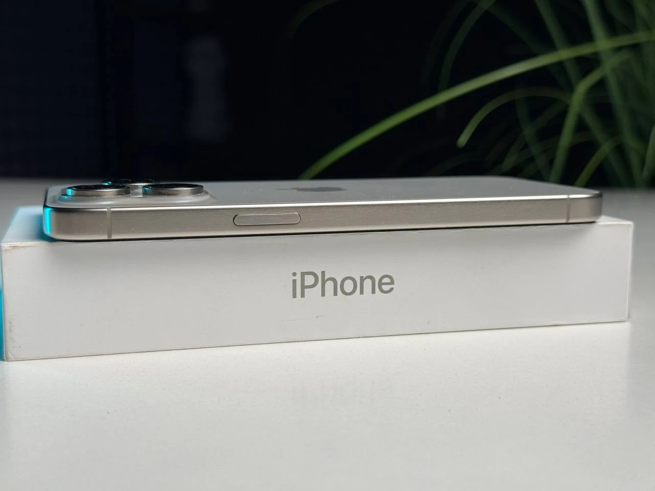 ВЖИВАНИЙ Б/У Apple iPhone 15 Pro Max 256GB Natural Titanium (MU793) - Стан: ідеальний | Акумулятор: 92% | Комплектація: повний | Гарантія: 3 міс.