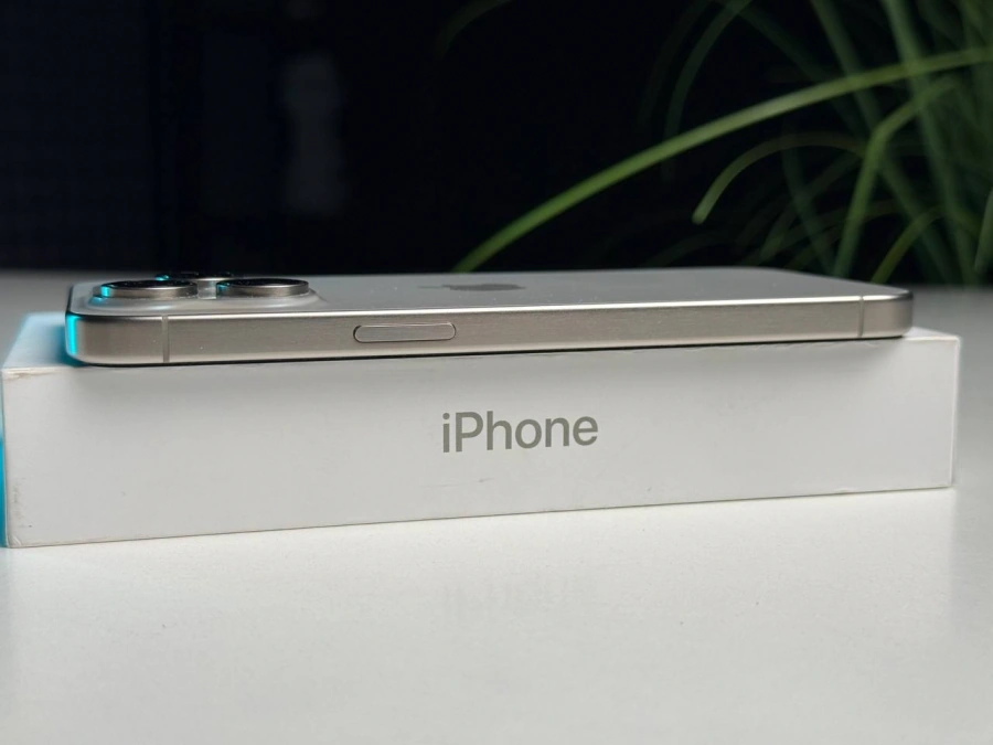 ВЖИВАНИЙ Б/У Apple iPhone 15 Pro Max 256GB Natural Titanium (MU793) - Стан: ідеальний | Акумулятор: 92% | Комплектація: повний | Гарантія: 3 міс.