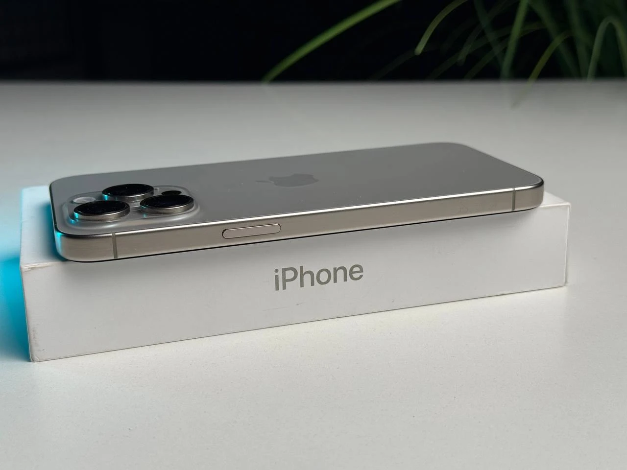 ВЖИВАНИЙ Б/У Apple iPhone 15 Pro Max 256GB Natural Titanium (MU793) - Стан: ідеальний | Акумулятор: 92% | Комплектація: повний | Гарантія: 3 міс.